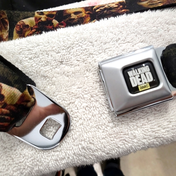 Buckle Down Adults AMC-The Walking Dead Zombie Expressions Seatbelt Belt - Picture 2 of 4